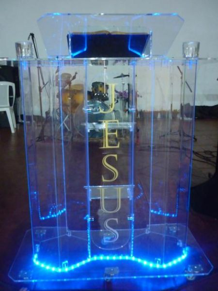 Pulpito com led azul.